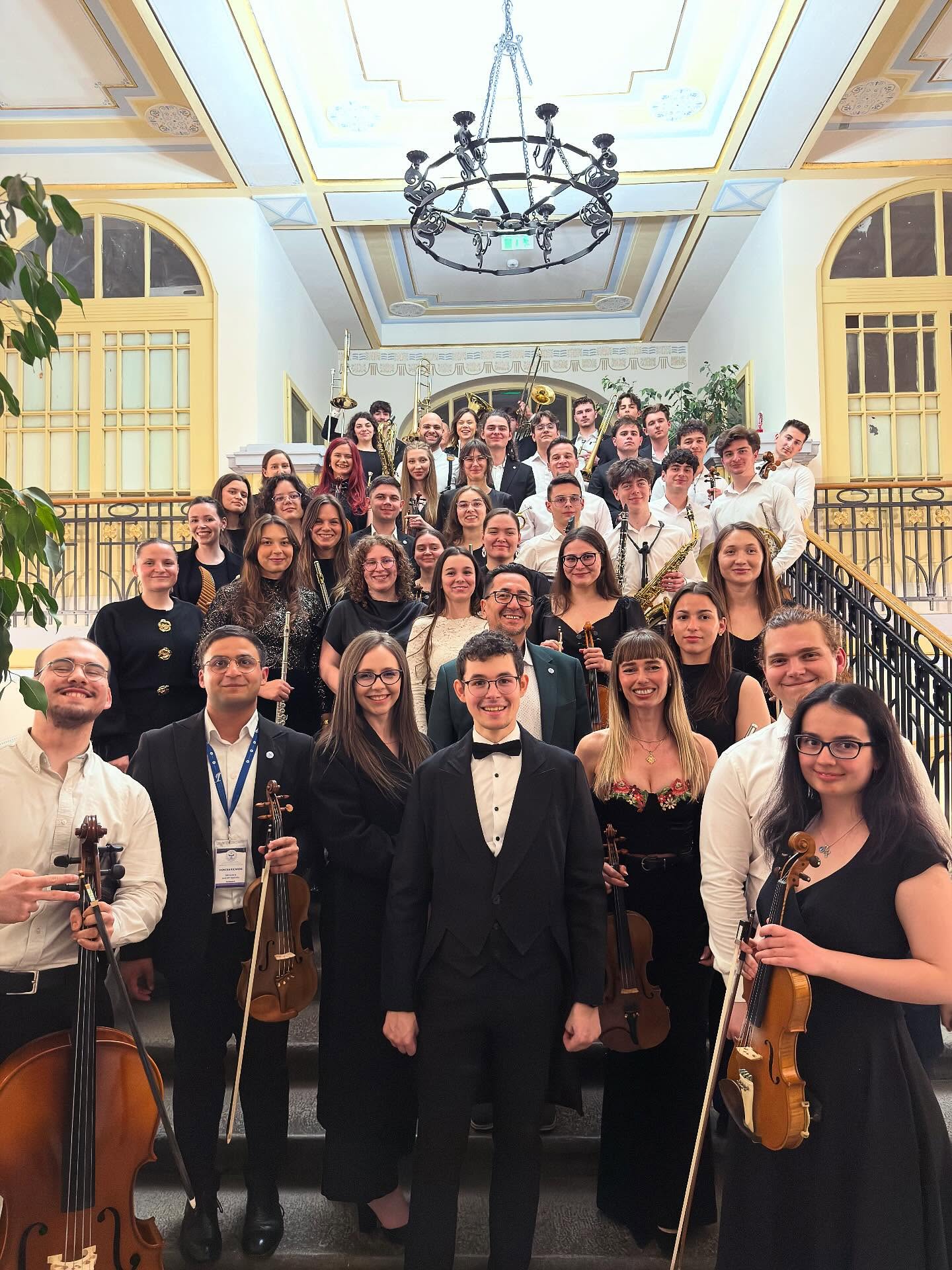 Orchestra UMFST George Emil Palade, fotografie de grup pentru stagiunea muzicală 2026–2027
